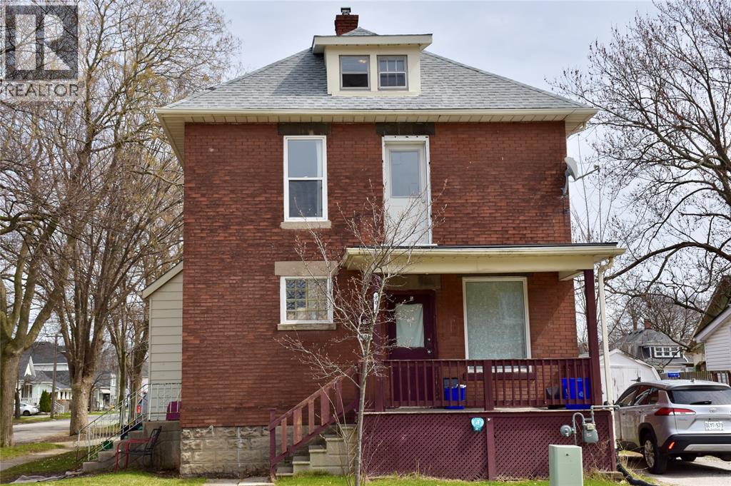 104 Forsyth St, Sarnia, ON N7T 3A7