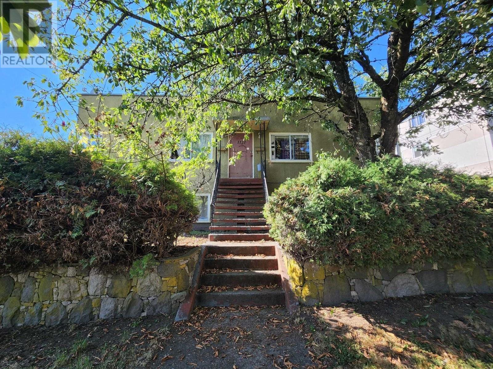 1121 Hamilton St, New Westminster, BC V3M 2M8