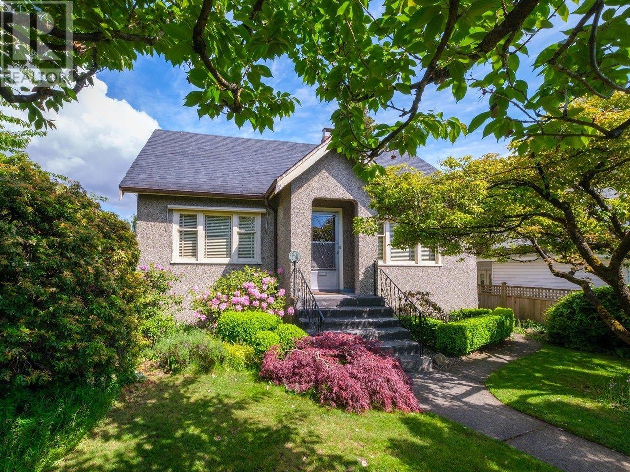 8510 Montcalm St, Vancouver, BC V6P 4P7