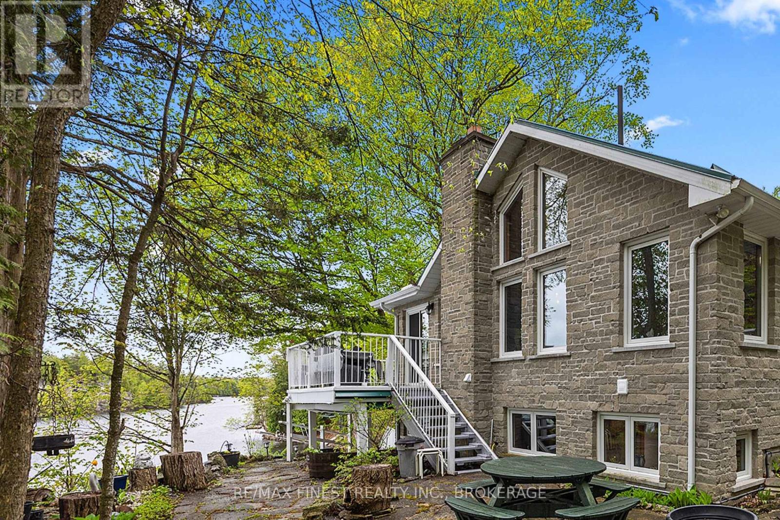 8126 Perth Rd, South Frontenac, ON K0H 2L0