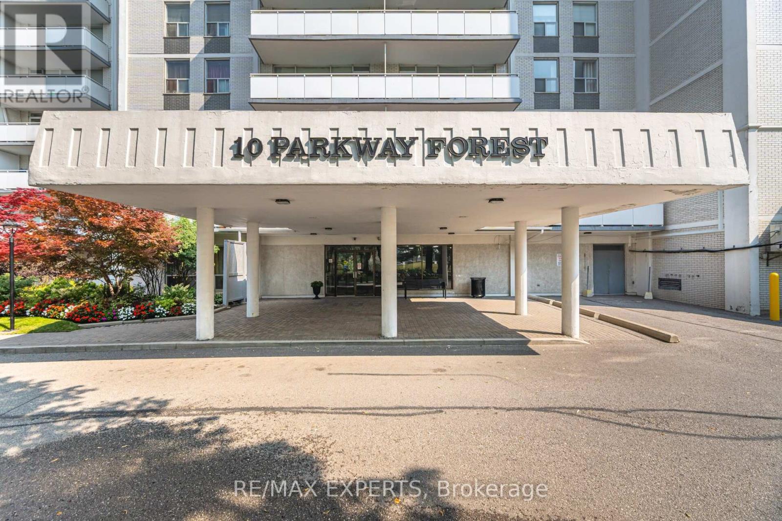 306 10 Parkway Forest Dr, Toronto, ON M2J 1L3