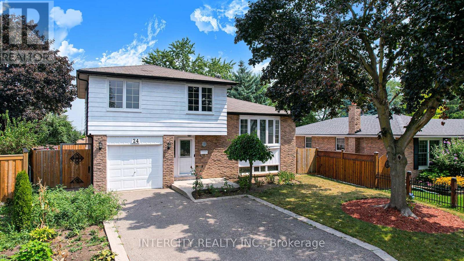 24 Grovetree Pl, Brampton, ON L6S 1S8