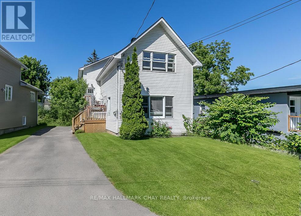 226 Queen St, Midland, ON L4R 3H1