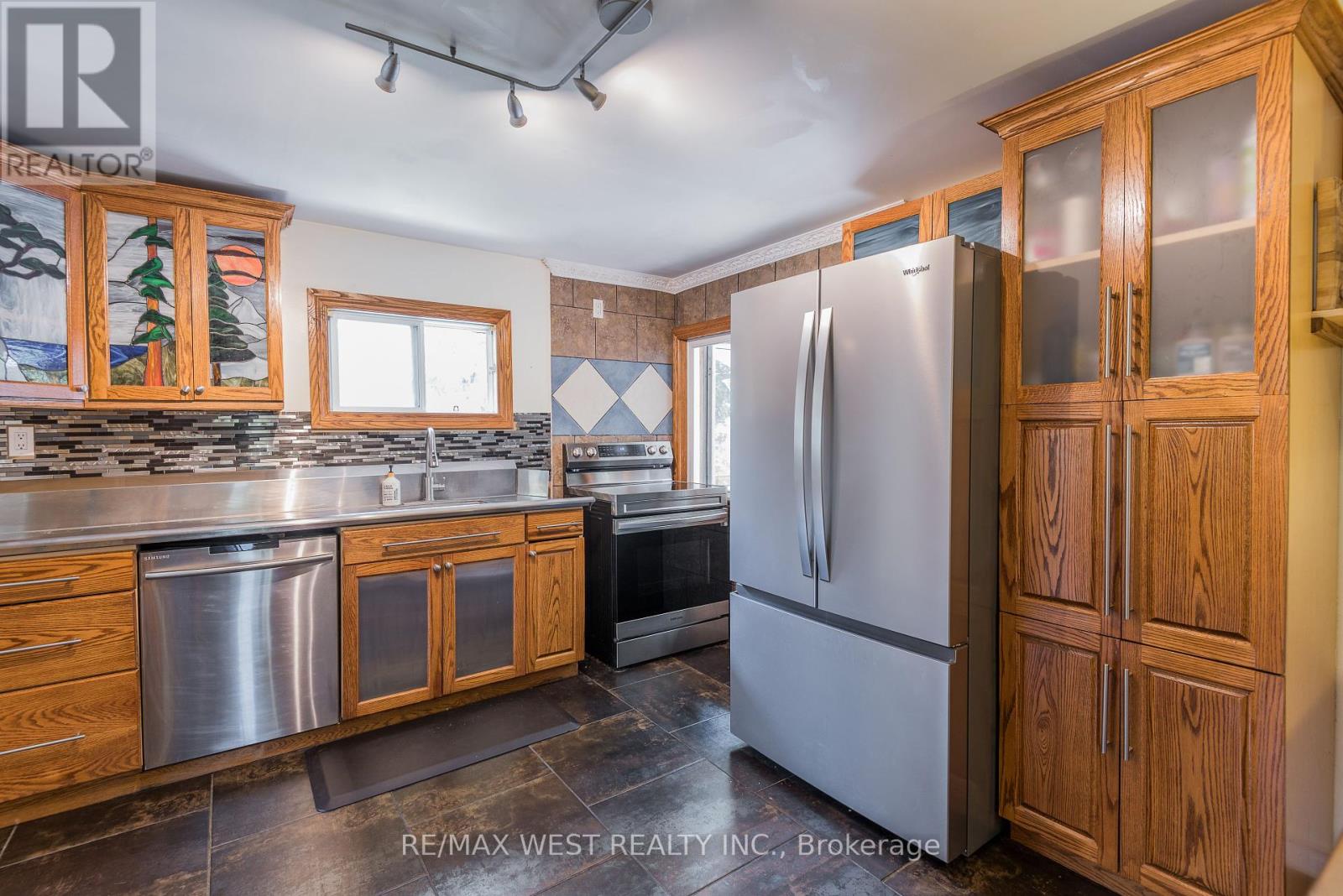 8 Robins Ln, Kawartha Lakes, ON L0K 1W0