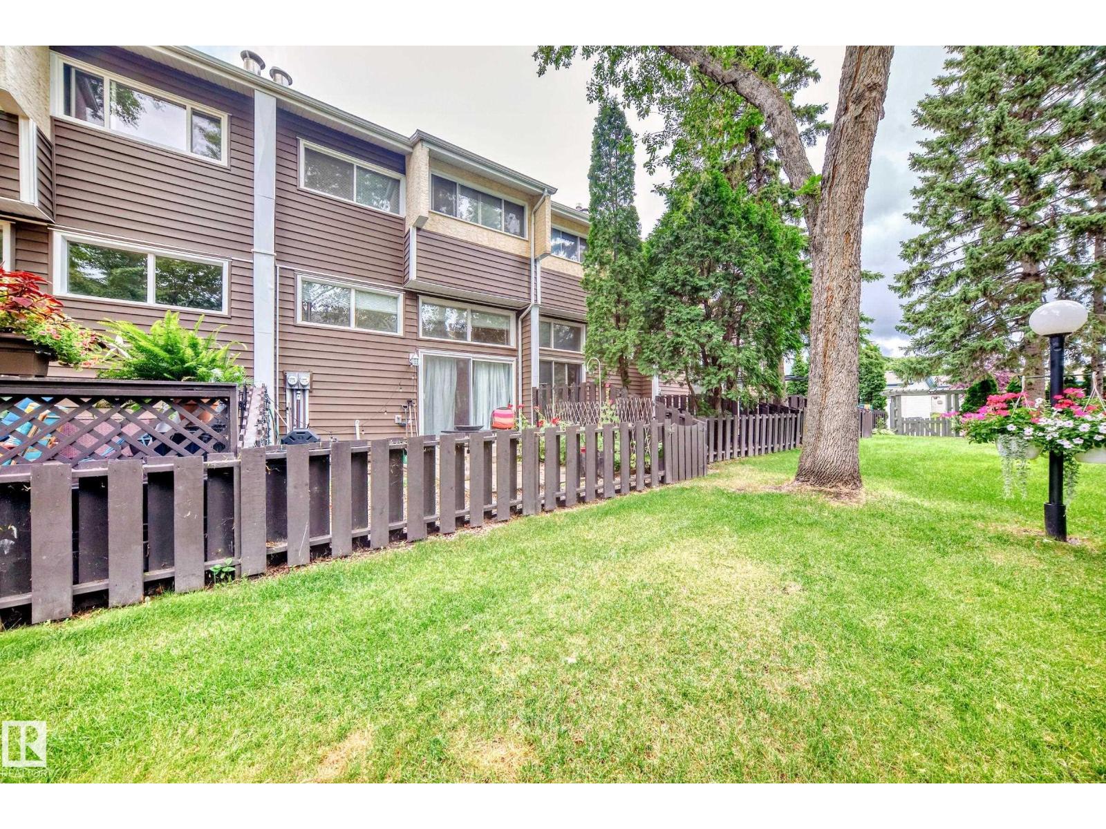 1049 Millbourne E NW, Edmonton, AB T6K 2K2