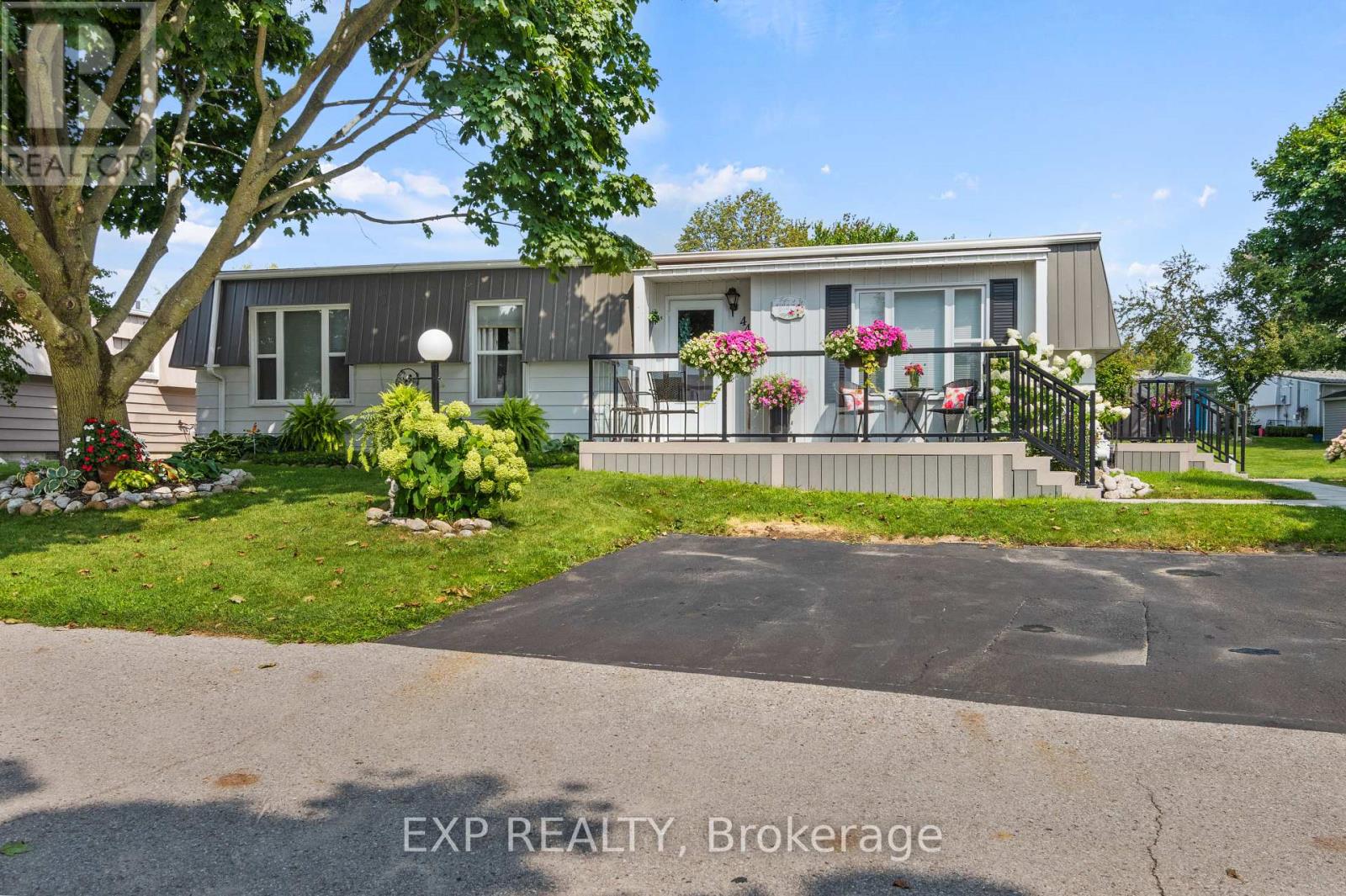 44 Bluffs Rd, Clarington, ON L1B 1A3