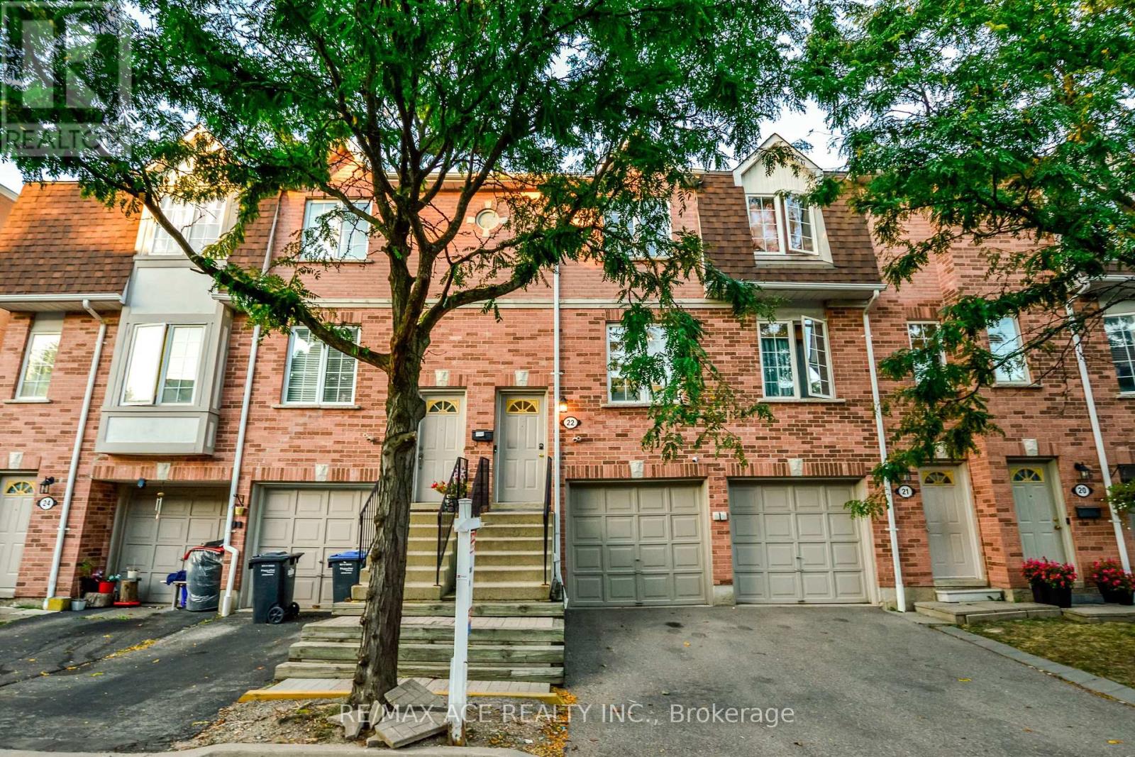 22 1525 South Parade Ct, Mississauga, ON L5M 6E9