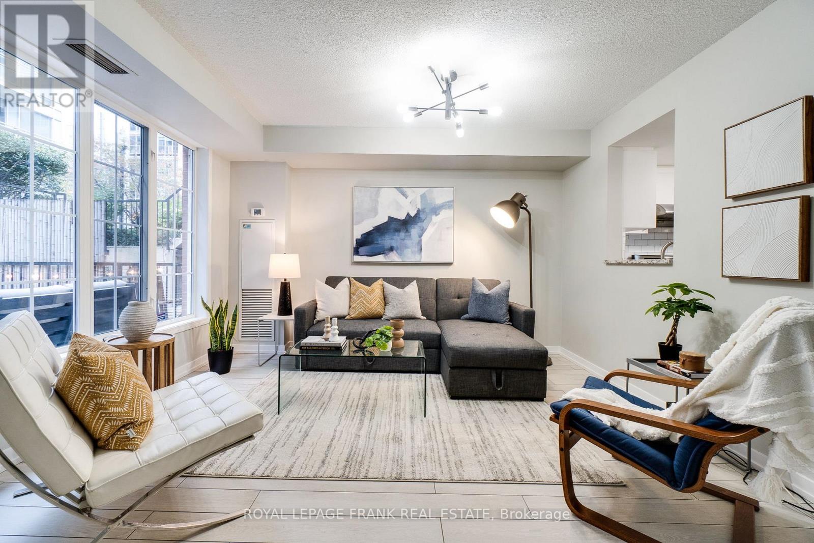 121 70 Douro St, Toronto, ON M6K 3N4