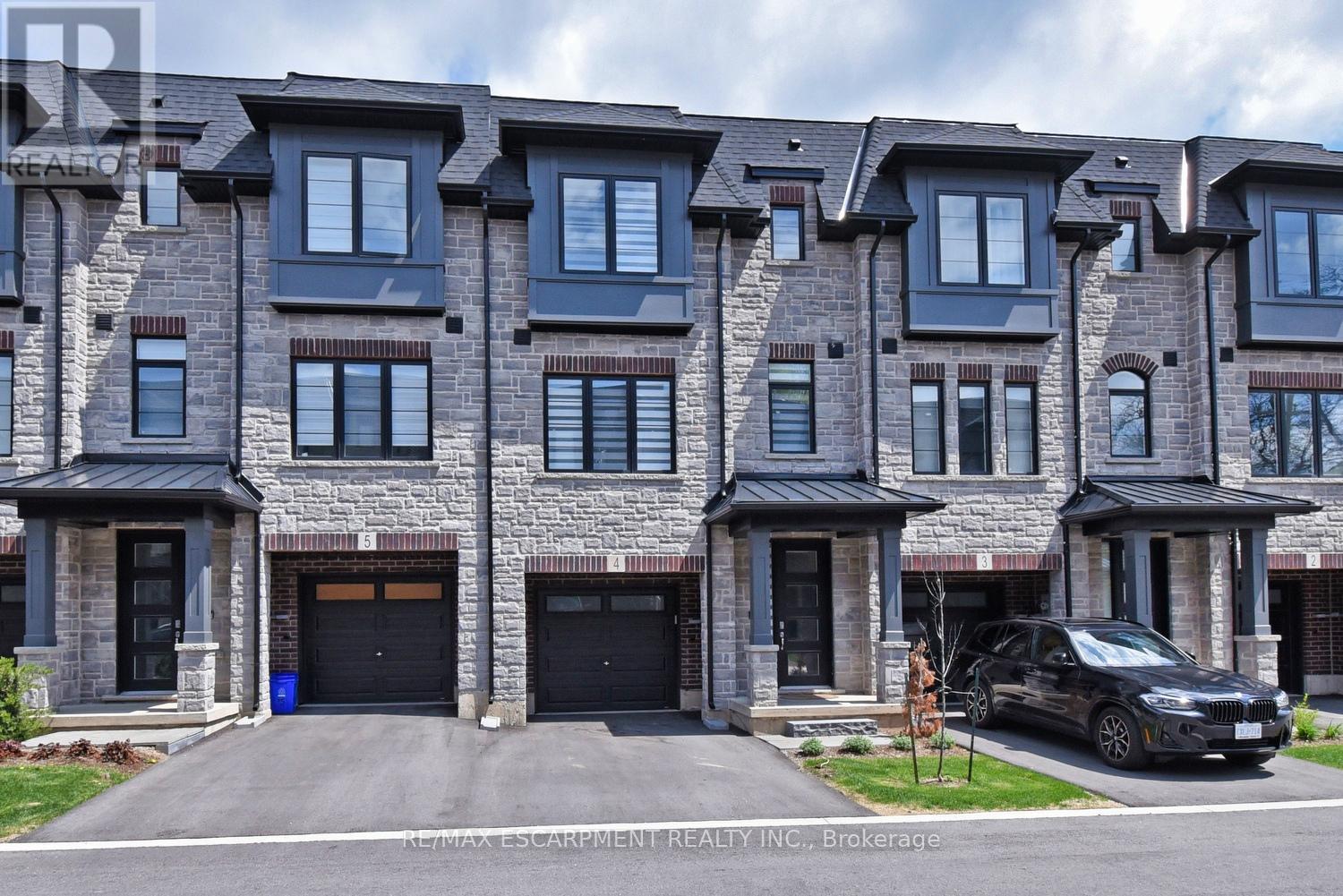 4 187 Wilson St W, Hamilton, ON L9G 0J3