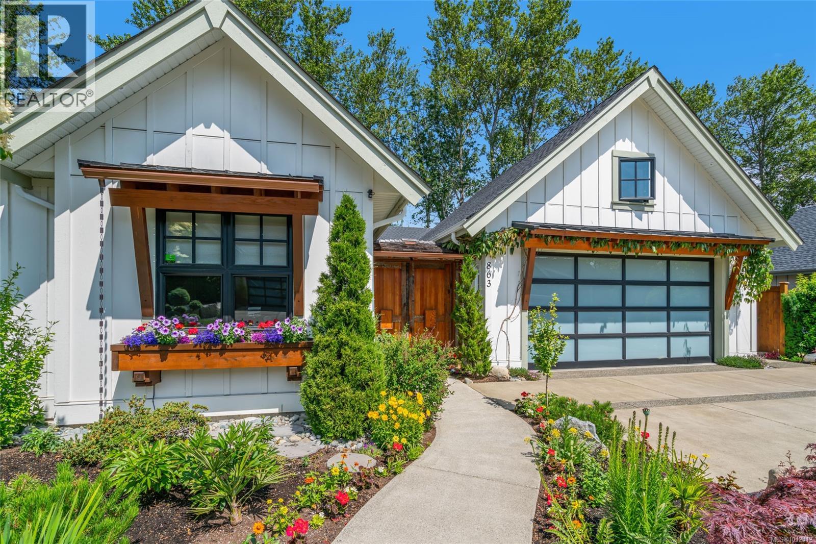 863 Claymore Cres, Qualicum Beach, BC V9K 0A9