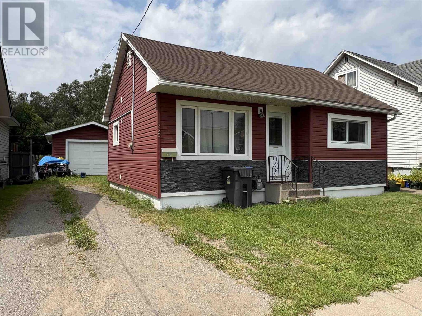 229 Glasgow Ave, Sault Ste. Marie, ON P6C 5G2