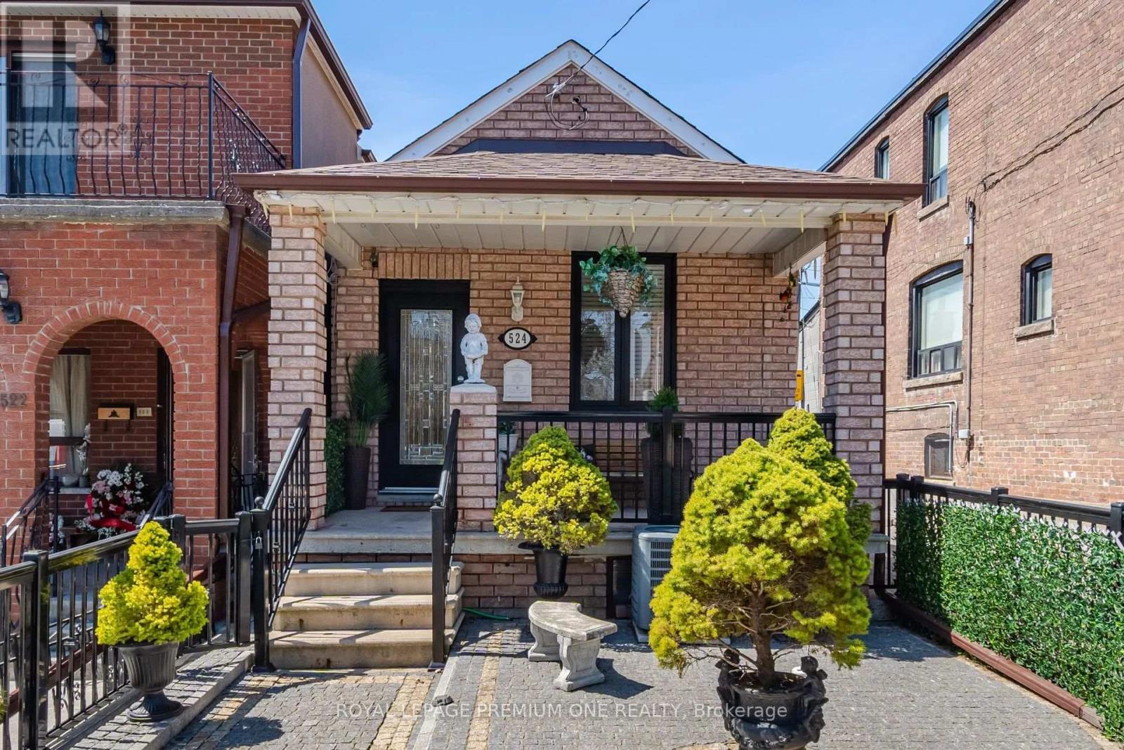 524 Salem Ave N, Toronto, ON M6H 3E1