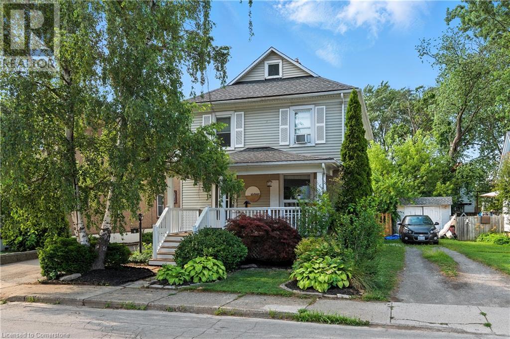 16 Locust St, Welland, ON L3C 4J2