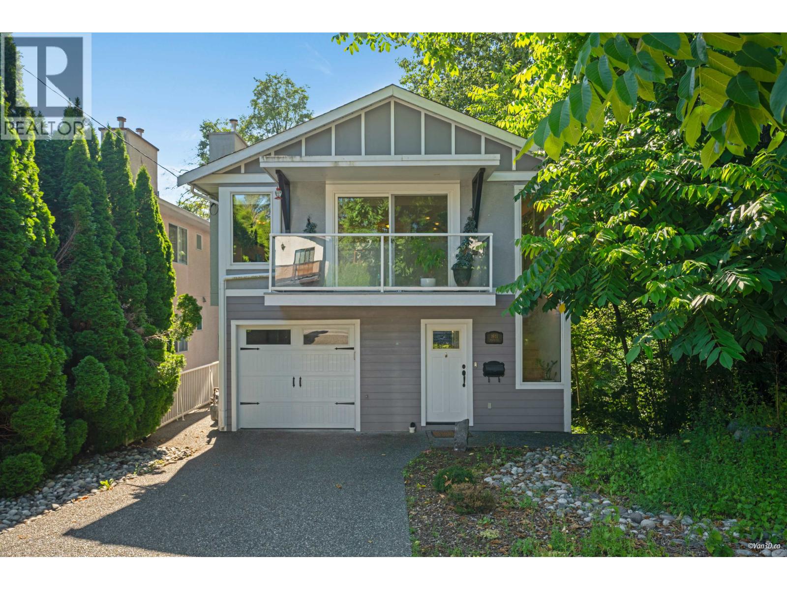 1911 Mahon Ave, North Vancouver, BC V7M 2T4