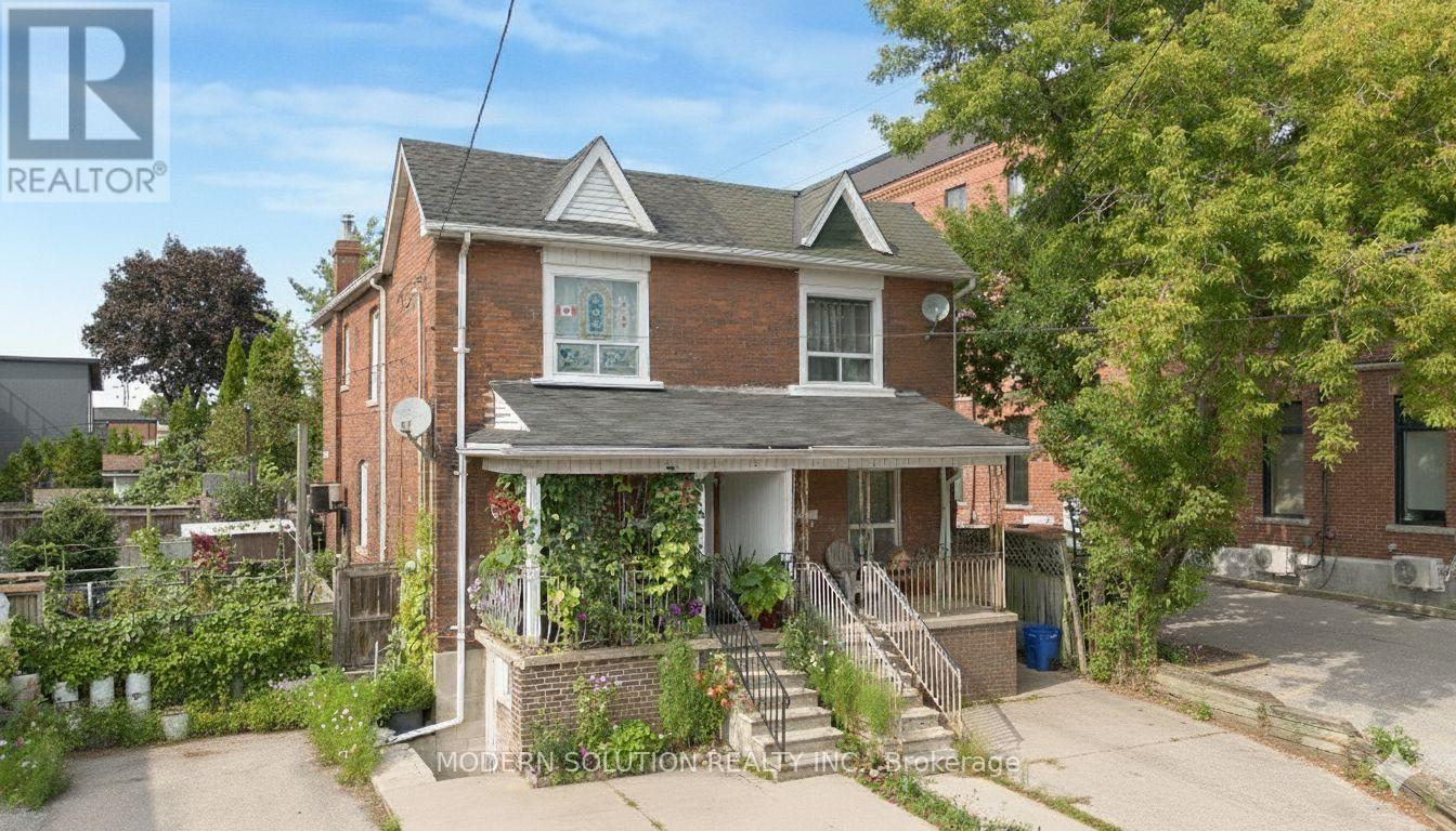 2 Rockwell Ave, Toronto, ON M6N 1N4