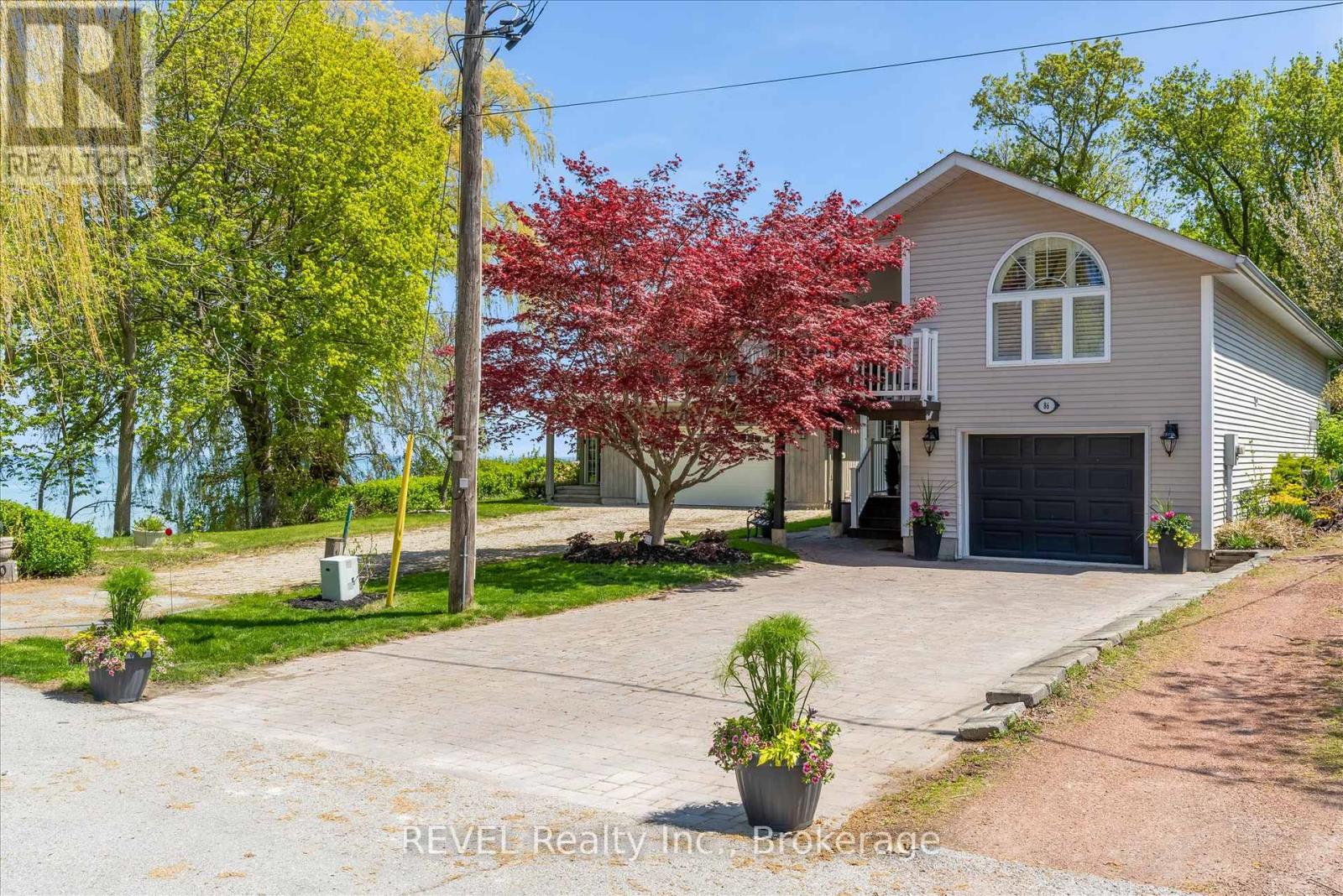 86 Newport St, St. Catharines Port Weller, ON L2M 1P7