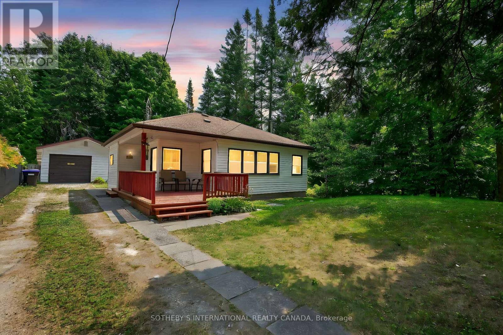37 Park Rd, Tiny, ON L0L 1P1