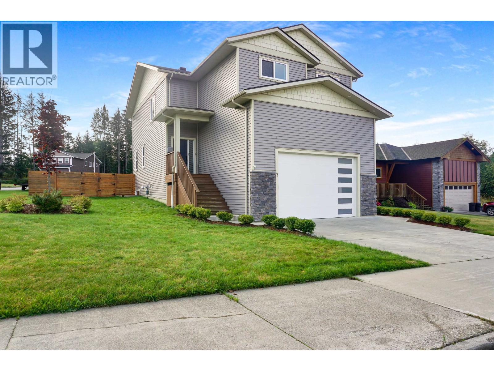 7 Robinson St, Kitimat, BC V8C 2S2