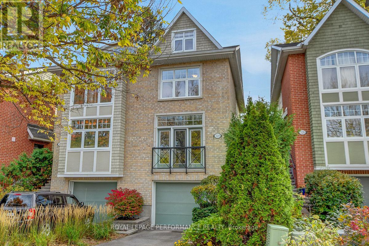 318 Iona St, Ottawa, ON K1Z 7B9