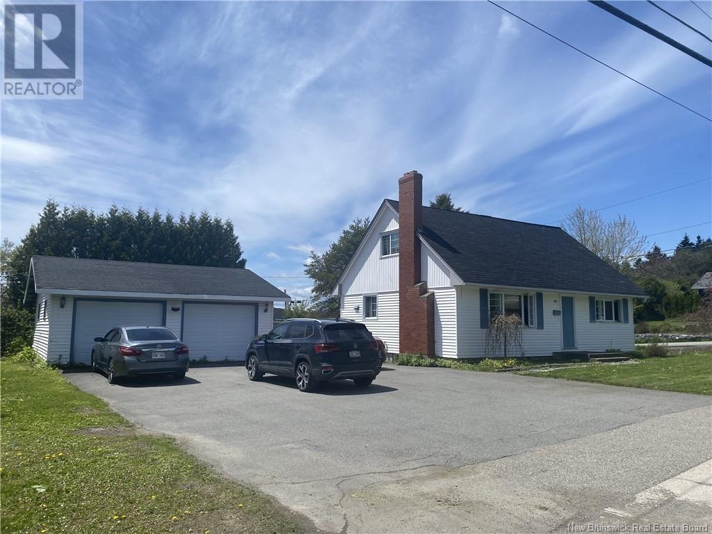 377 Lakeview Dr, Saint John, NB E2J 3M9 | MLS #NB118502 | Houseful