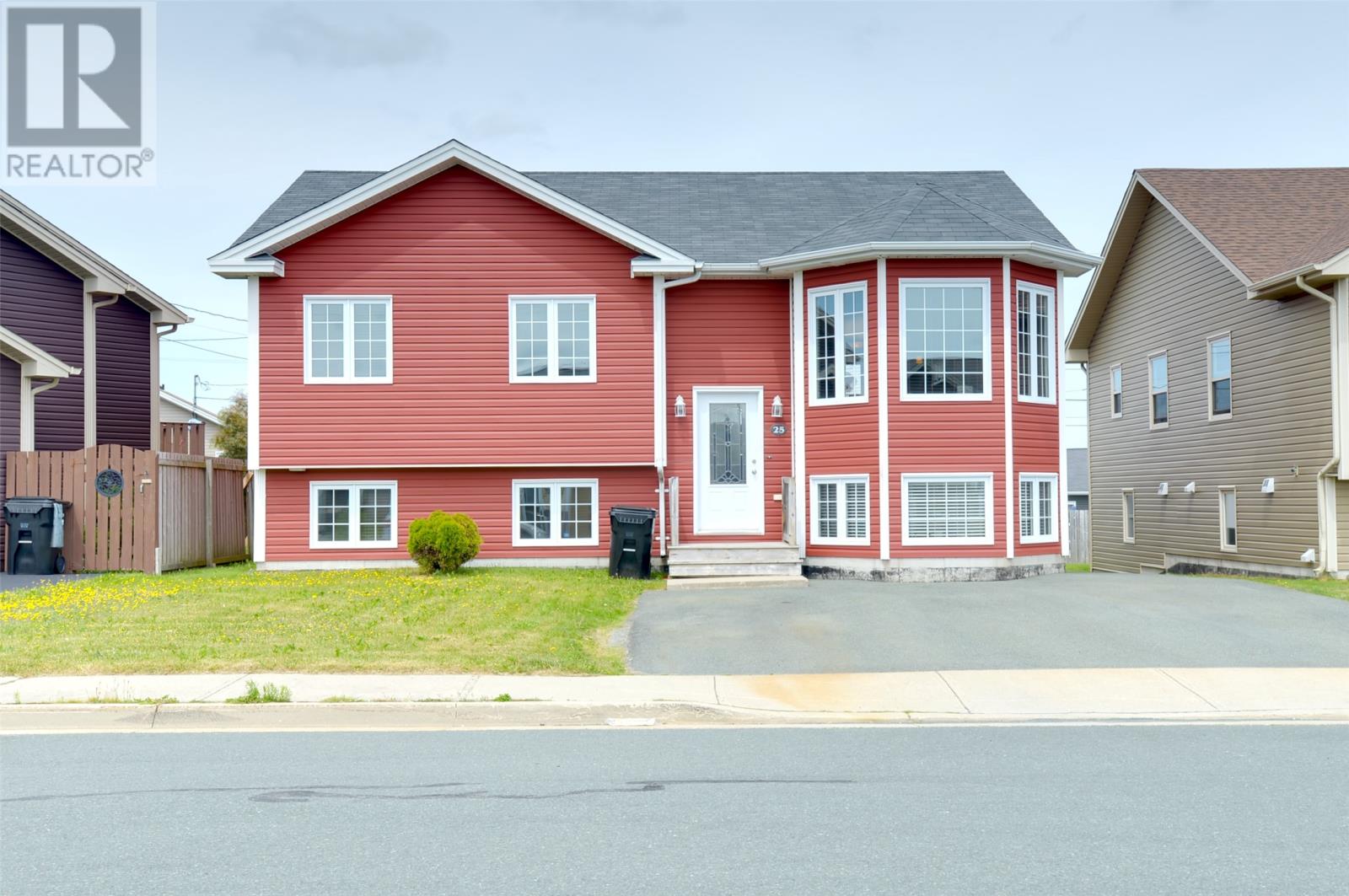 25 Glenlonan St, St. John's, NL A1G 0B3
