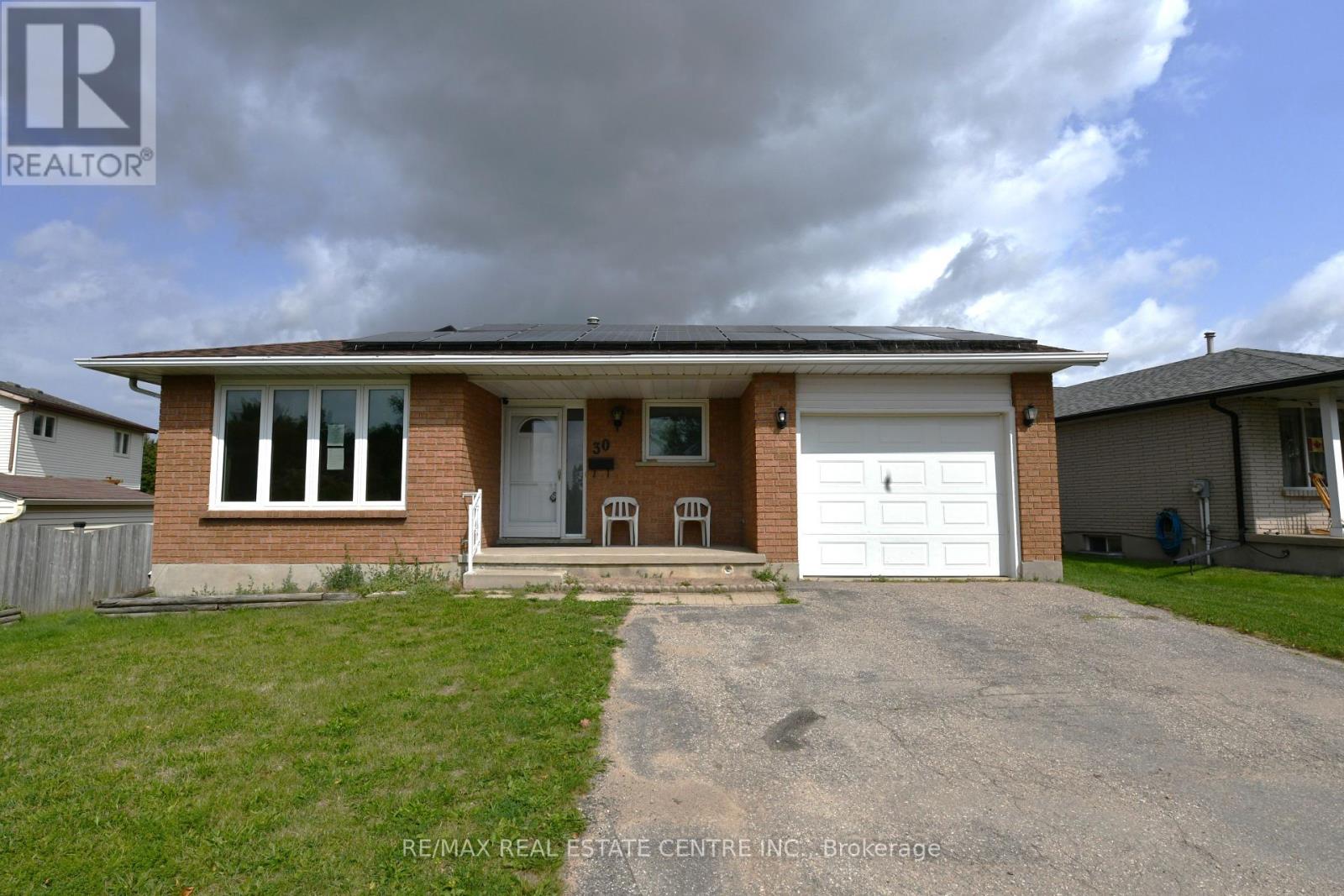 30 Casey Dr, Kitchener, ON N2A 3P1
