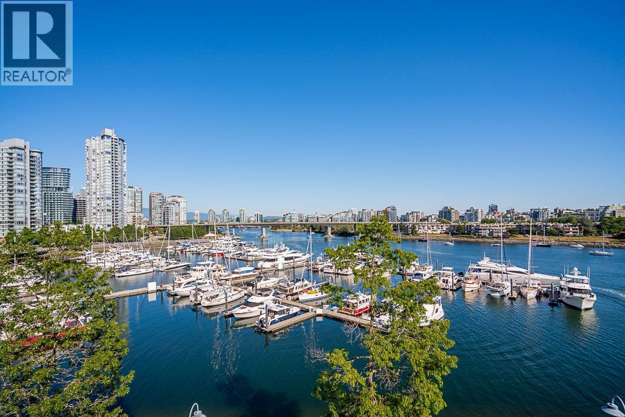 1228 Marinaside Crescent Unit 319, Vancouver, BC V6Z 2W4