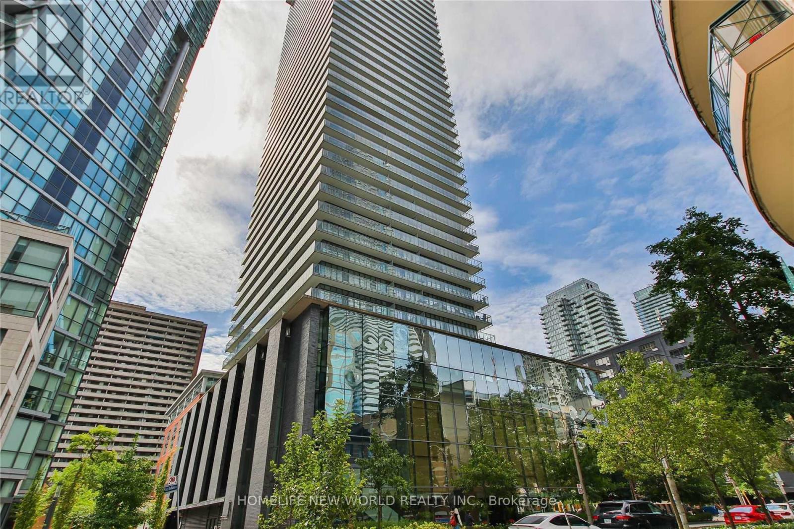 703 33 Charles St E, Toronto, ON M4Y 0A2