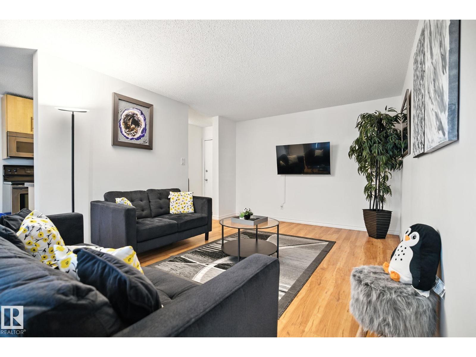 10149 83 Avenue Northwest #202, Edmonton, AB T6E 2C5