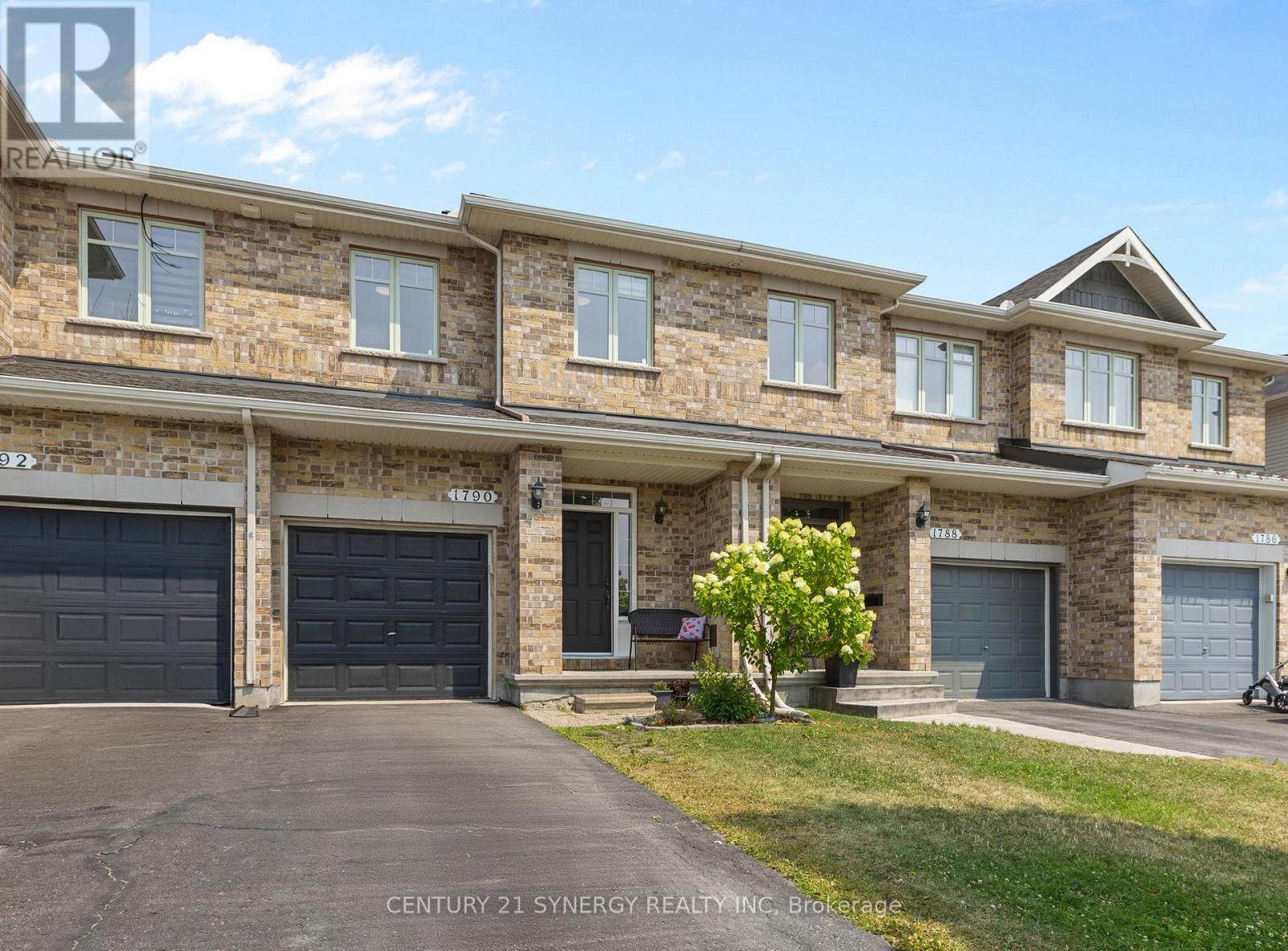 1790 Plainridge Cres, Ottawa, ON K4A 0M2