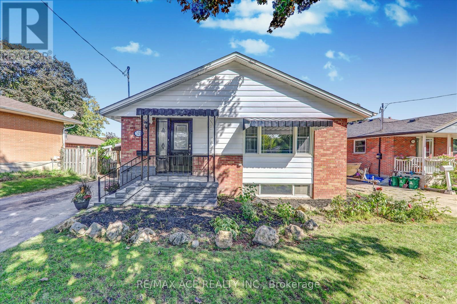 571 Farewell St, Oshawa, ON L1H 6M9