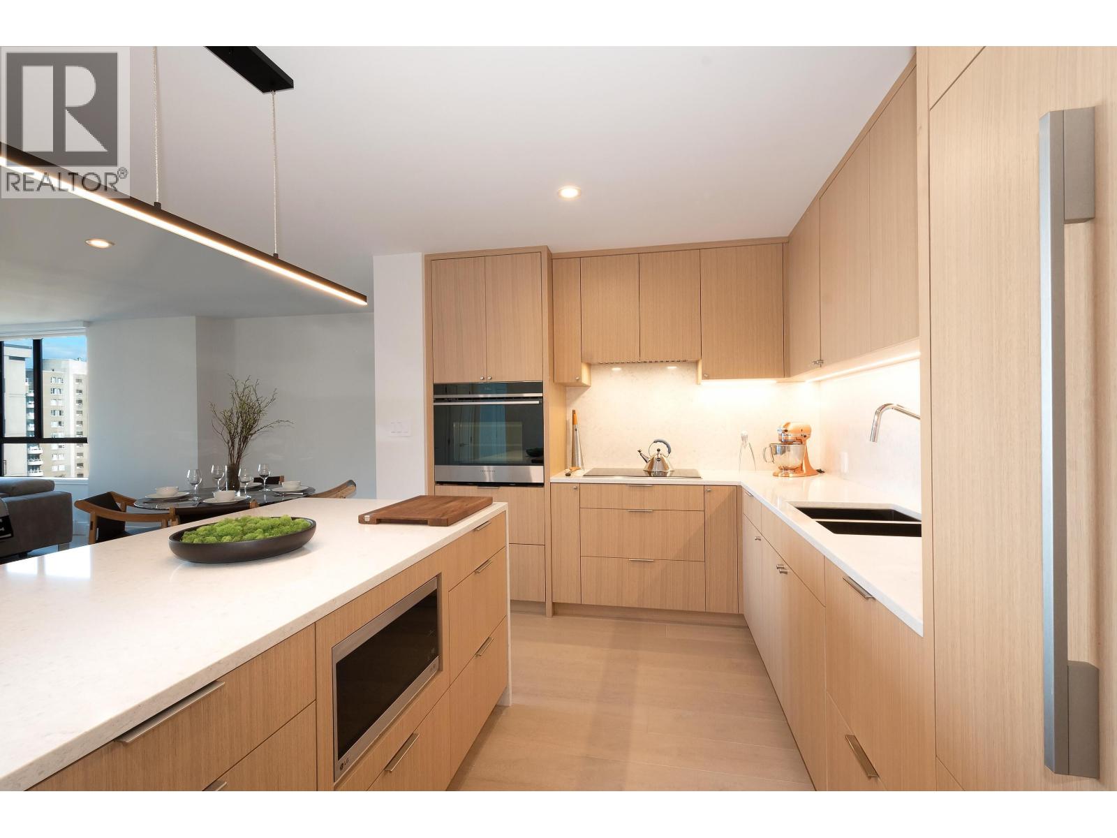 1860 Robson Street Unit 902, Vancouver, BC V6G 3C1