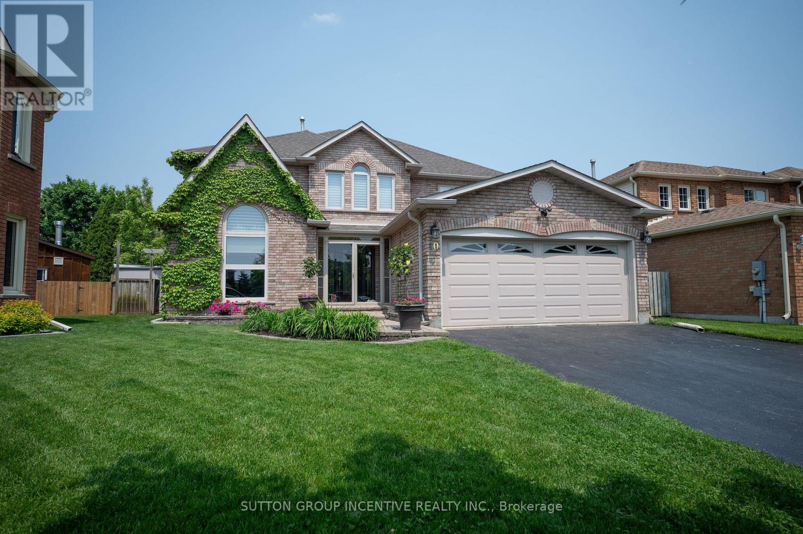 10 Gordon Ct, Barrie, ON L4N 7A4