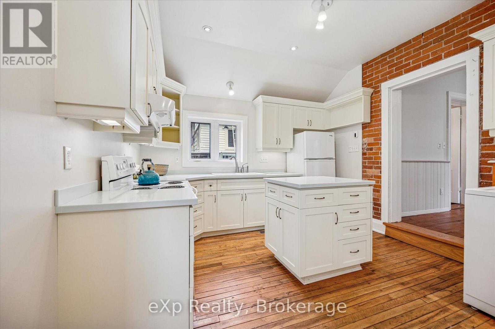 66 Manitoba St, Guelph, ON N1E 3B9