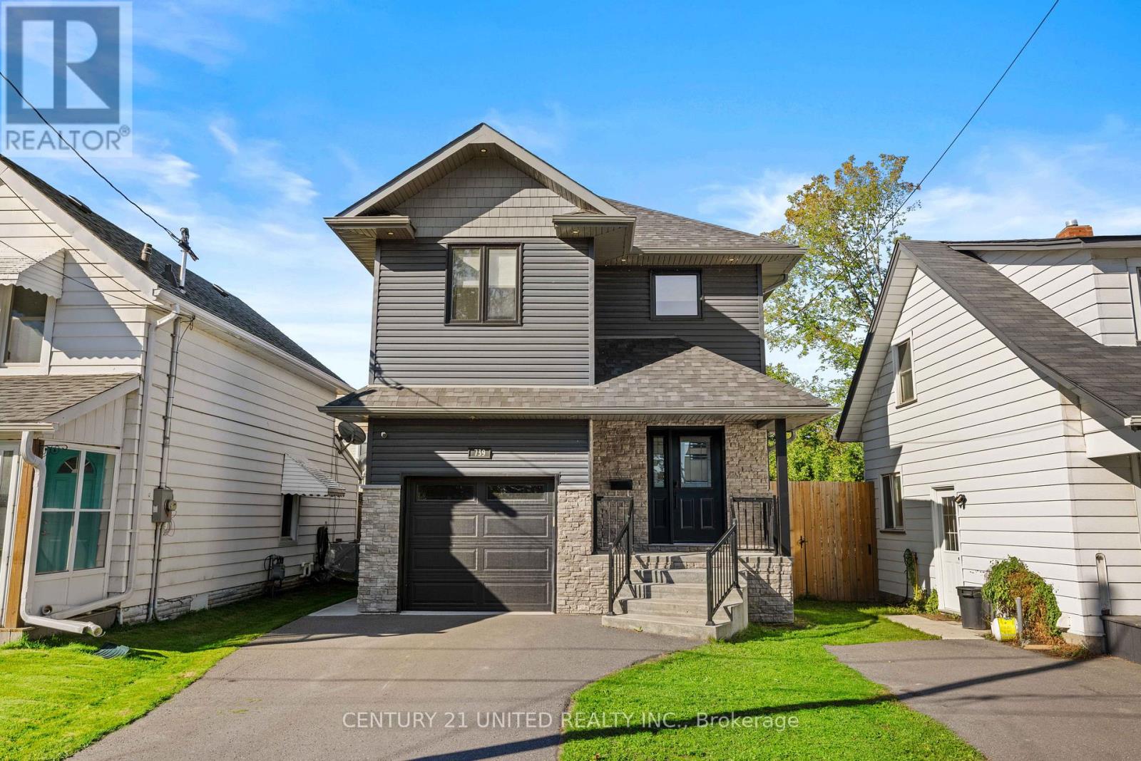 739 Young St Ward 1 St, Peterborough, ON K9J 3A5