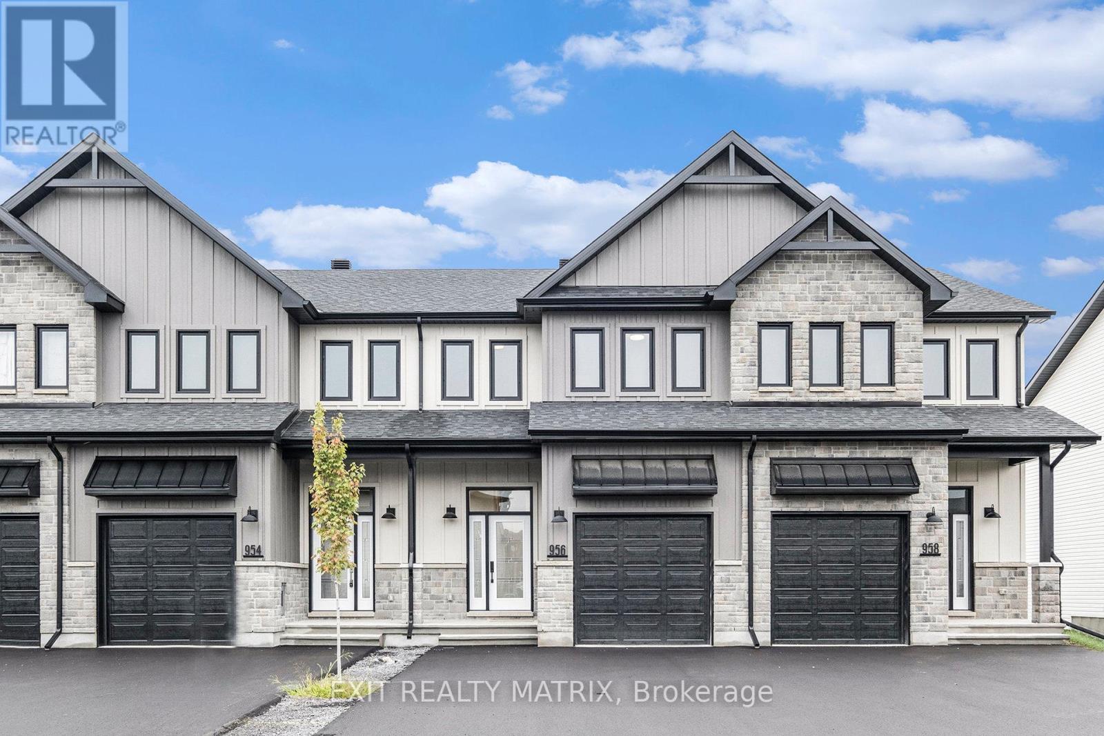956 Cologne St, Russell, ON K0A 1W0