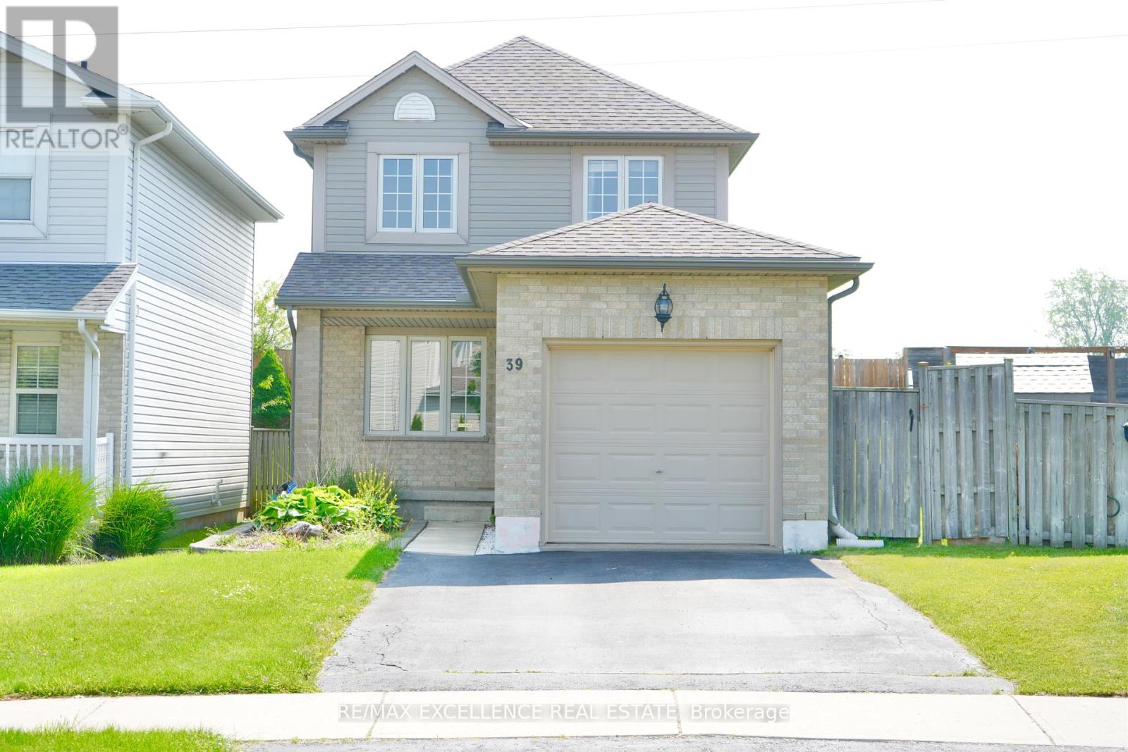 39 Phair Cres, London, ON N5Z 5B5