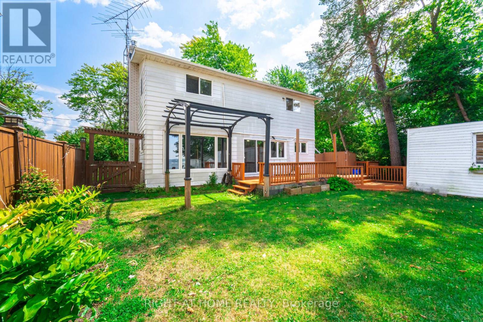 428 Lake Dr S, Georgina, ON L4P 1P5
