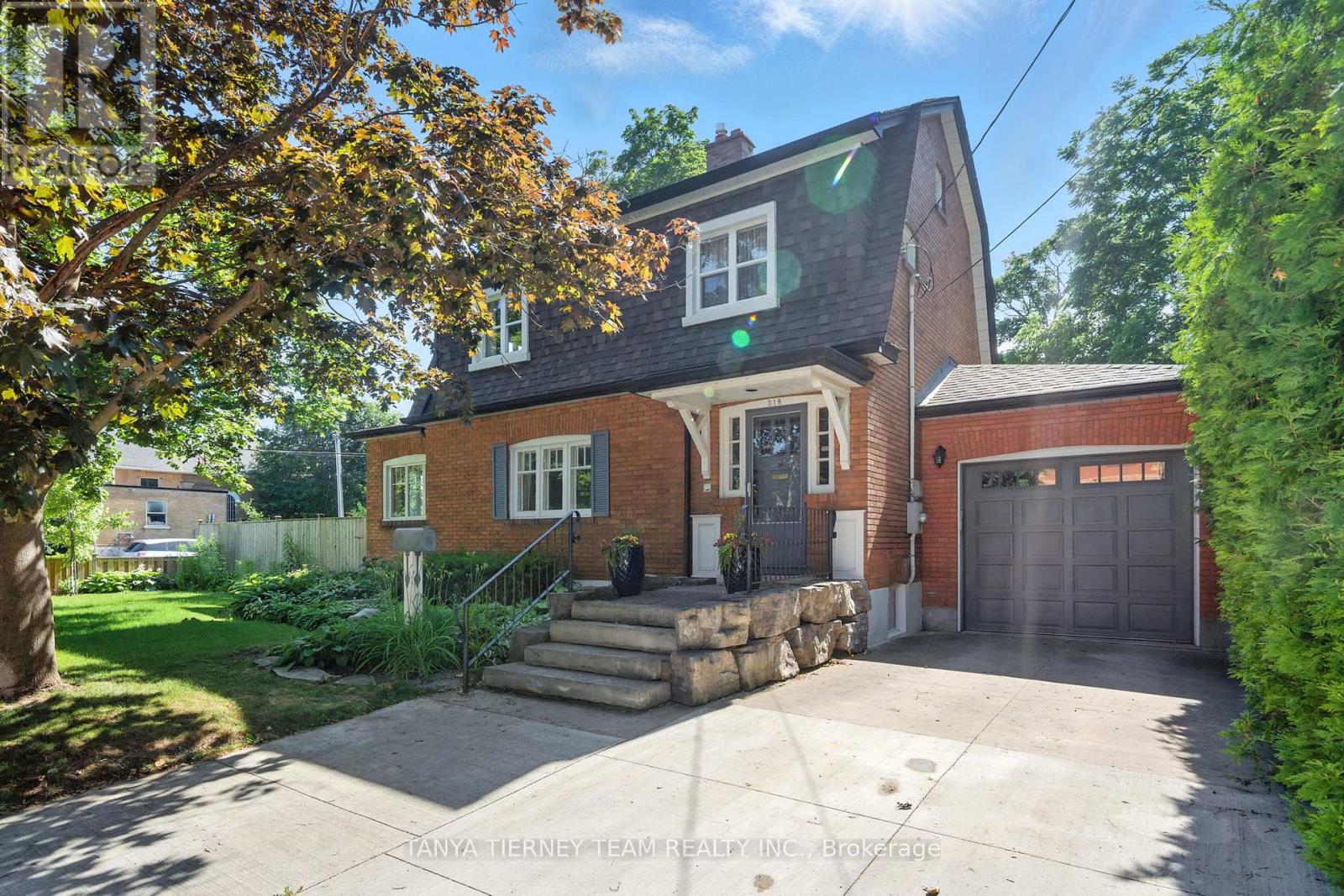318 Centre St S, Whitby, ON L1N 4V9