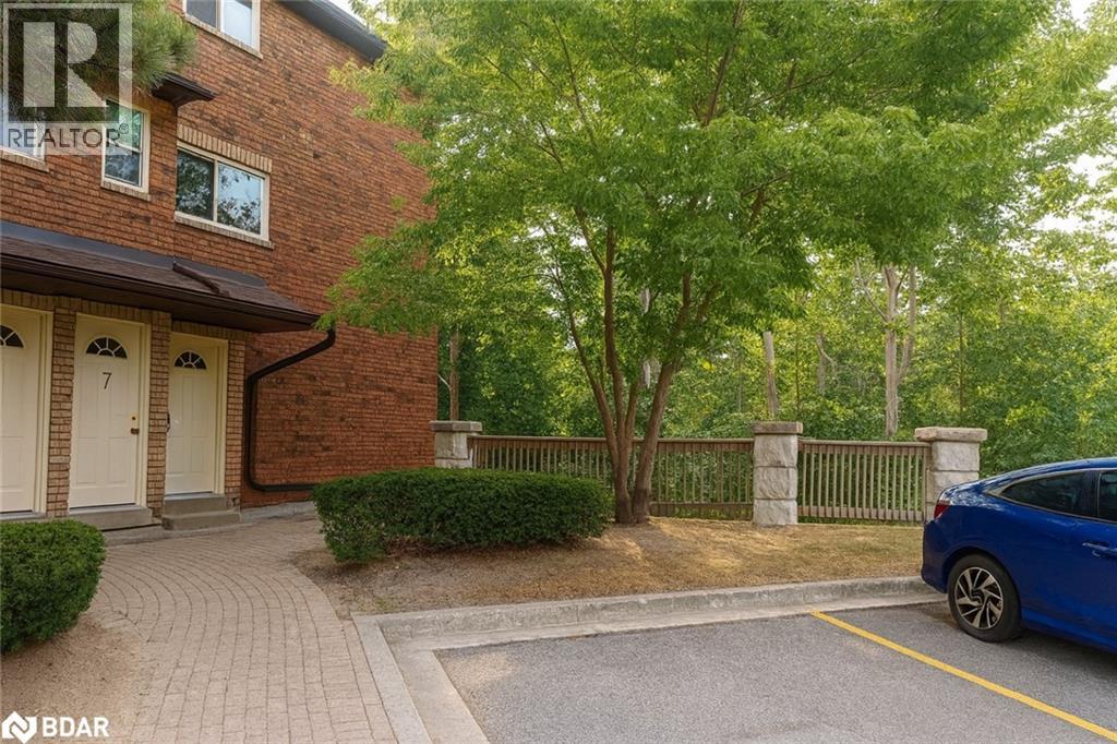21 Evergreen Court Unit 7, Barrie, ON L4N 6W8