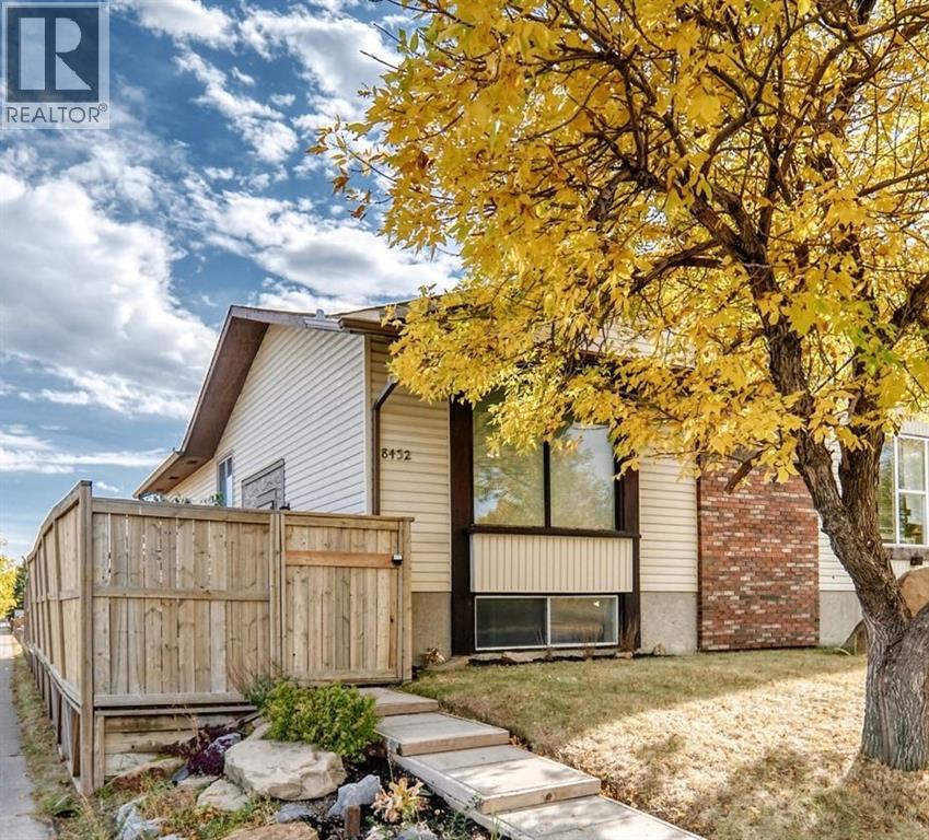 8432 Berkley Rd NW, Calgary, AB T3K 1B4