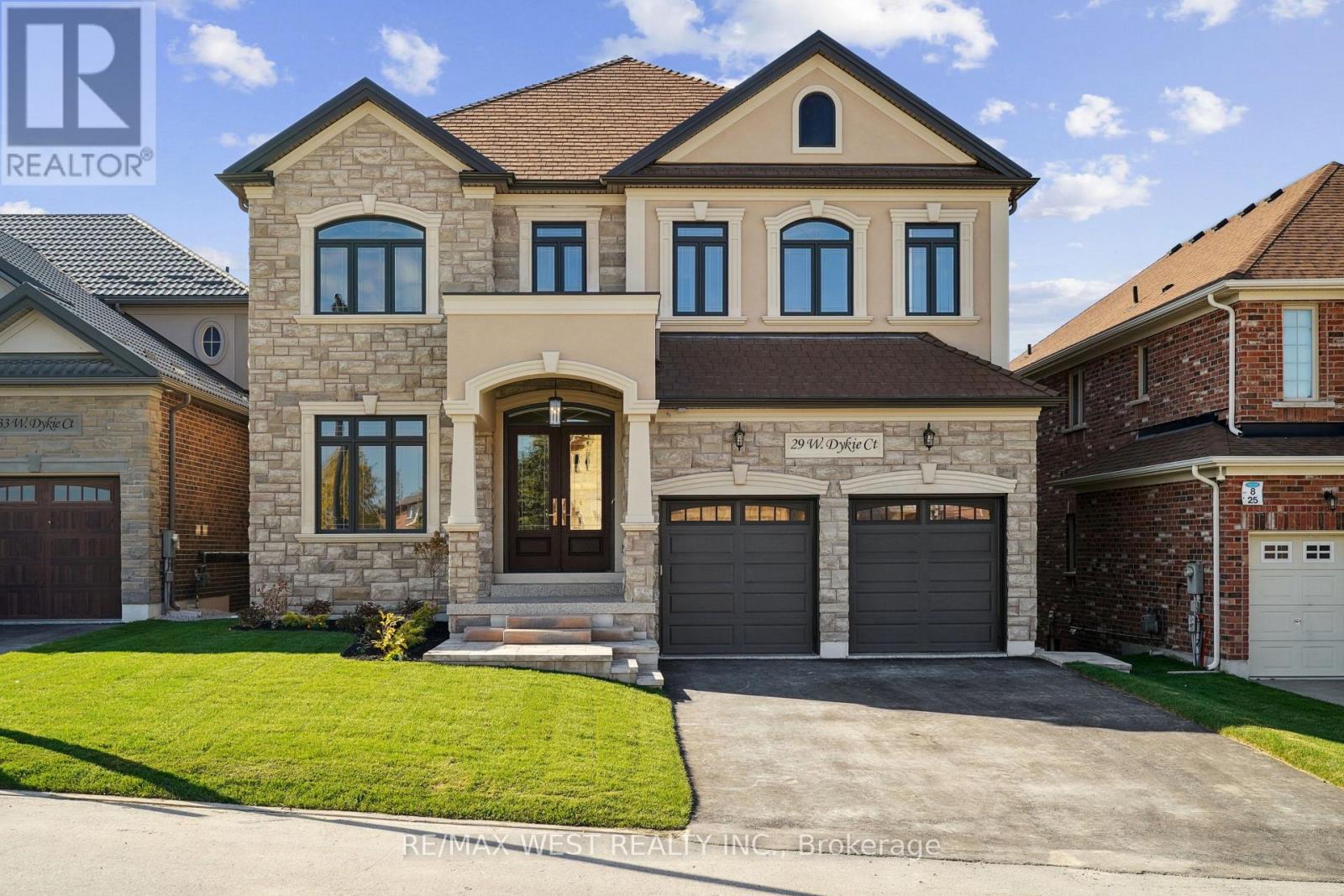 29 W Dykie Ct W, Bradford West Gwillimbury, ON L3Z 0Y2