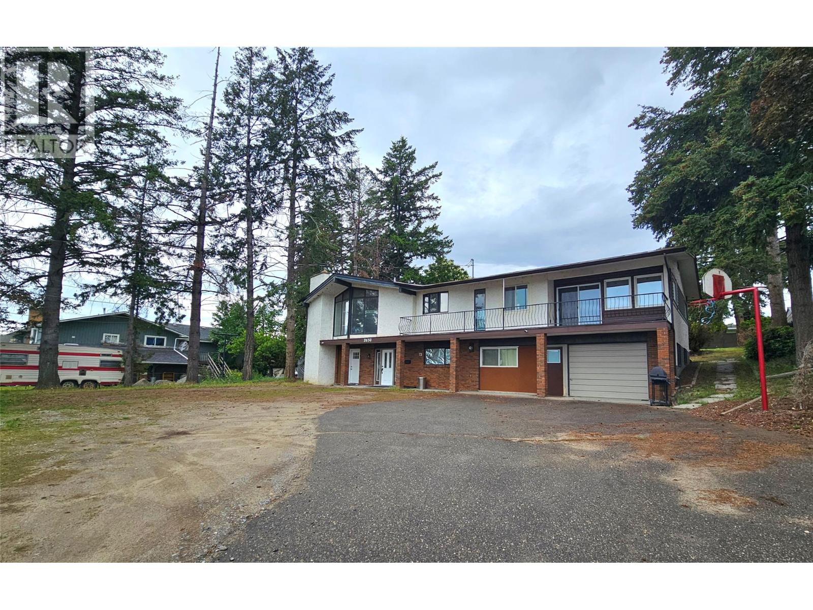 2650 Thacker Dr, West Kelowna, BC V1Z 1W3