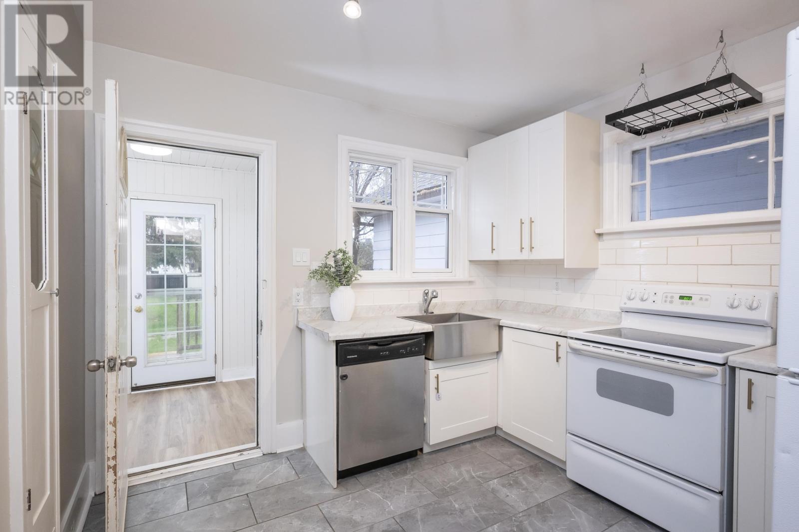 628 Prince Arthur Blvd, Thunder Bay, ON P7C 3M8