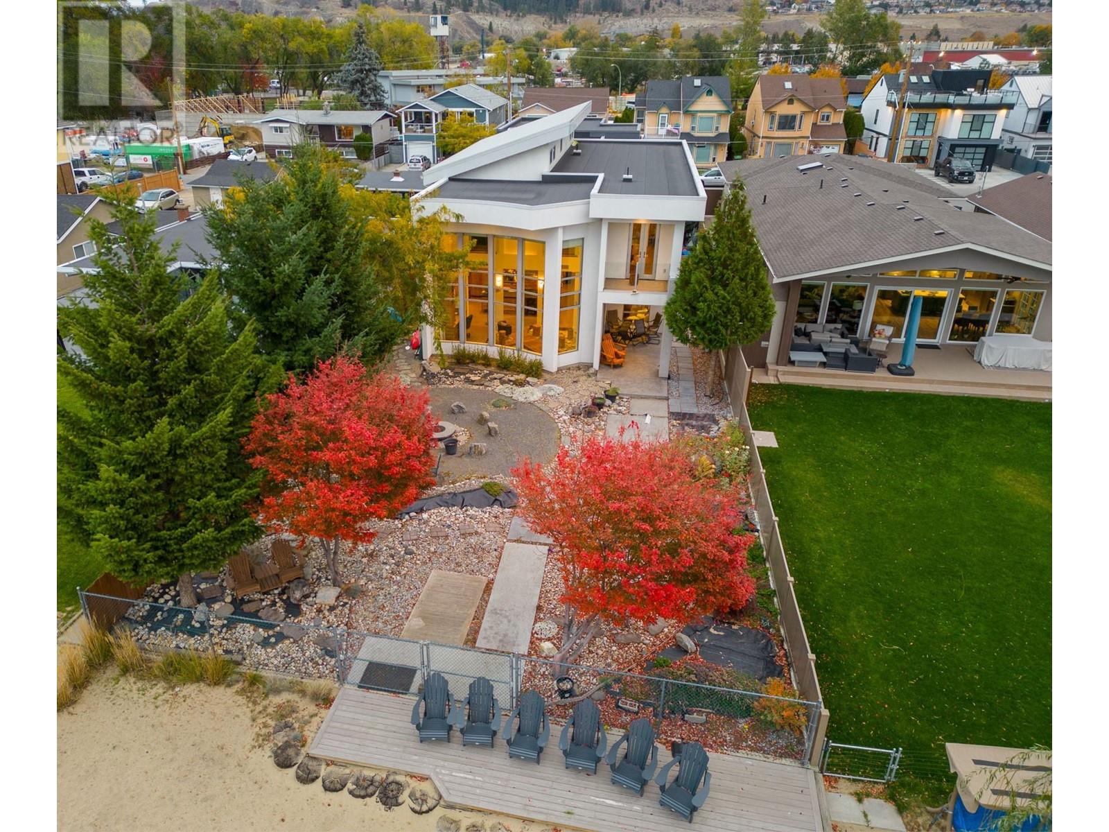 976 Manhattan Dr, Kelowna, BC V1Y 1H5