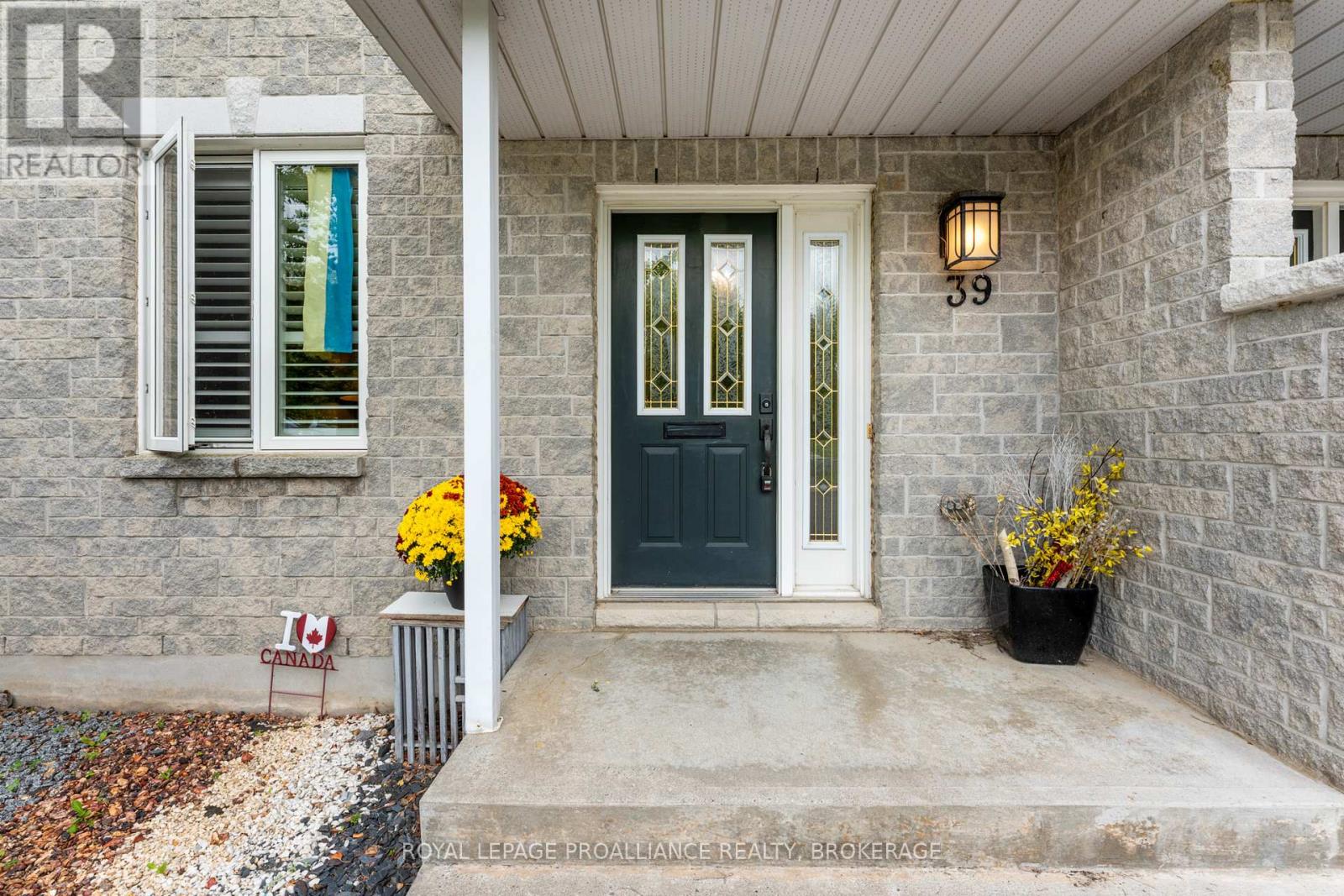 39 Mowat Ave, Kingston, ON K7M 8Y8