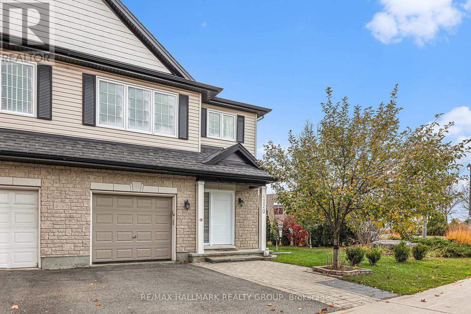 4220 Kelly Farm Dr, Ottawa, ON K1T 0A5