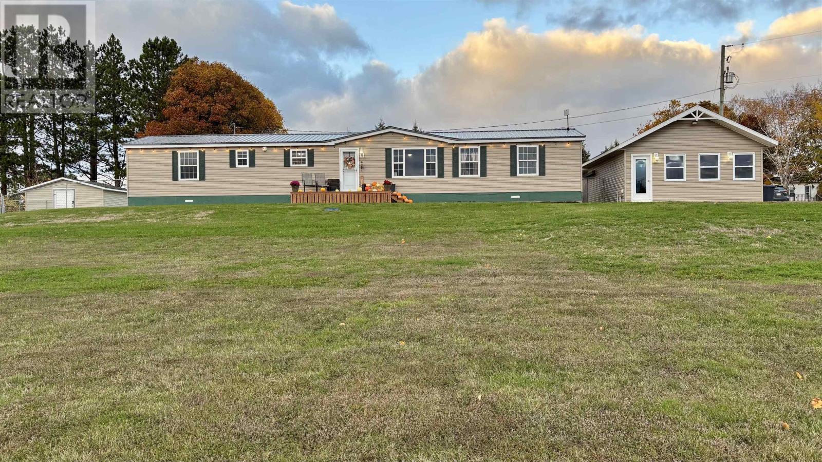 7 Macmillan Rd, Five Houses, PE C0A 2A0