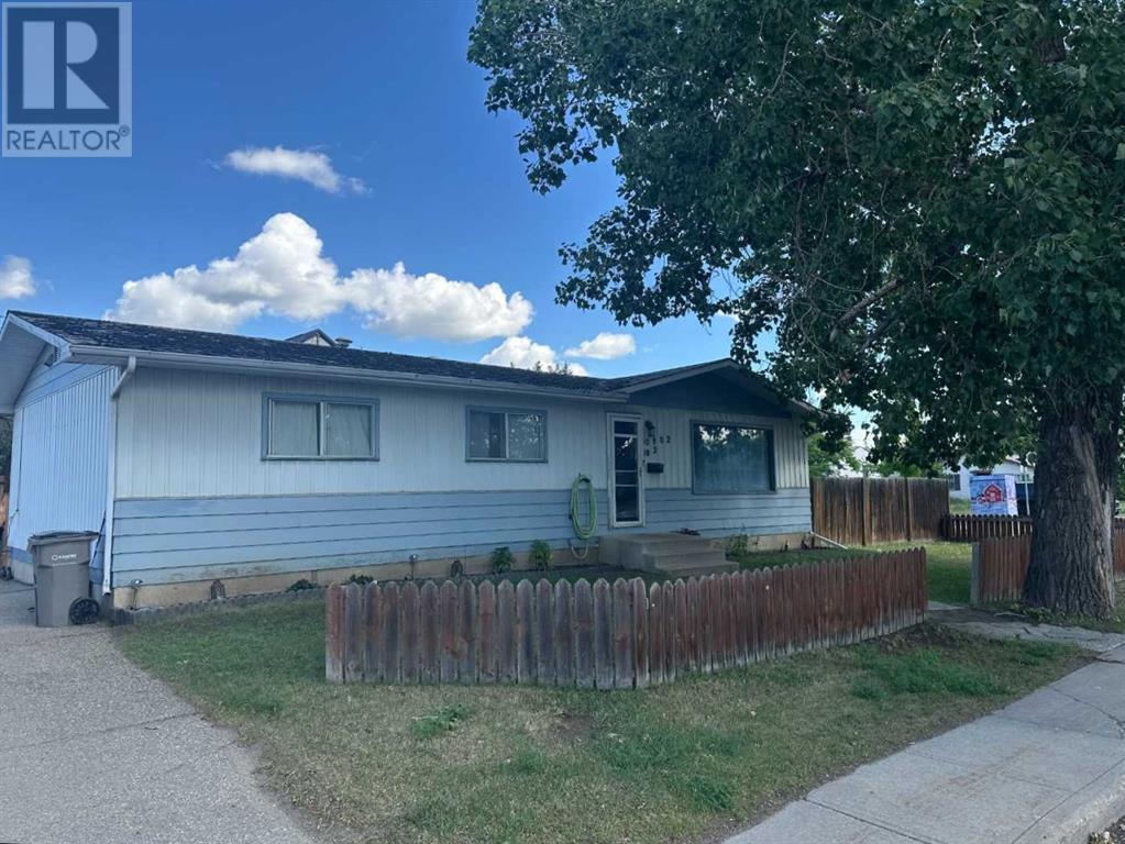 102 Street Unit 10802, Grande Prairie, AB T8V 2X3