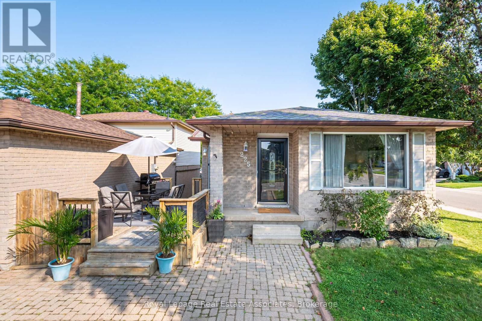 225 Golfwood Dr, Hamilton, ON L9C 7C6